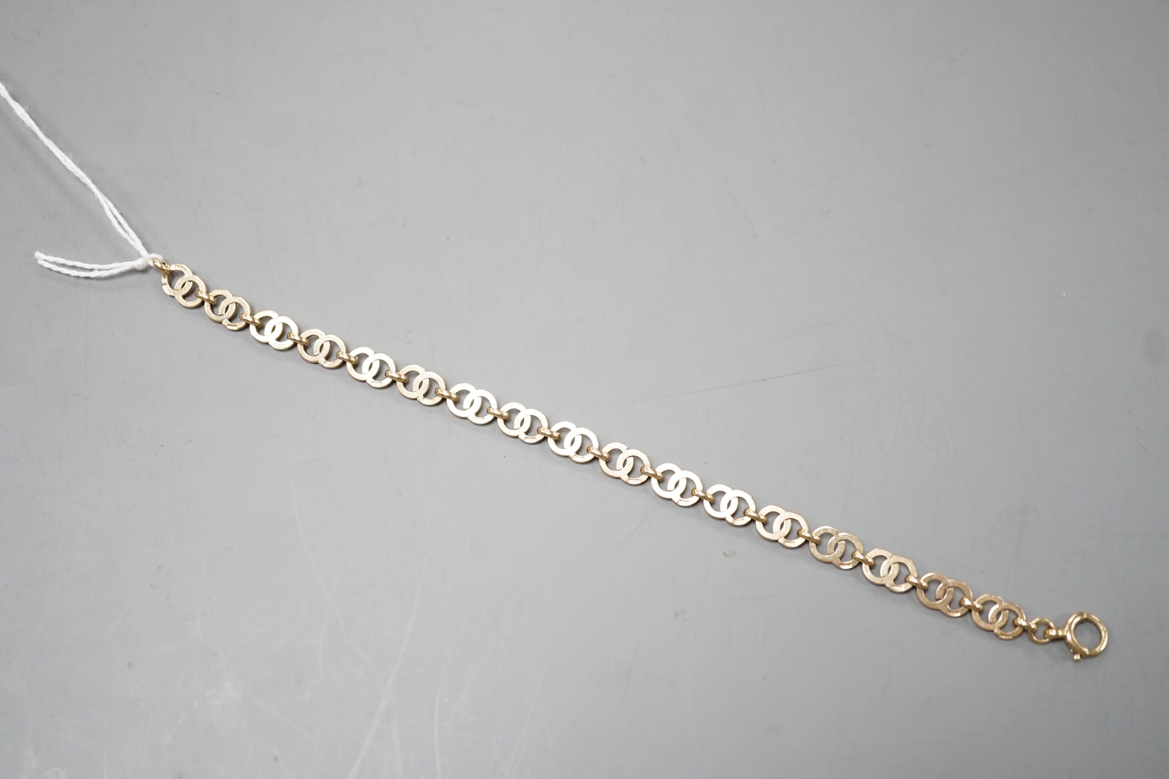 A modern 9ct gold interwoven circular link bracelet, 17.5cm, 8.3 grams.